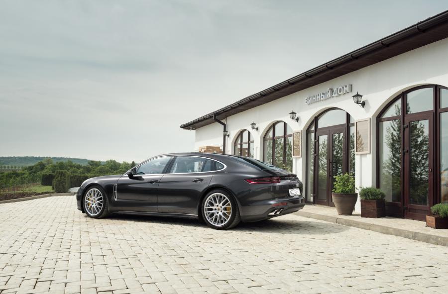  Porsche Panamera 4S 2016 года  (фото 38 из 65)